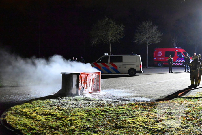 Brandweer blust brandende dixi