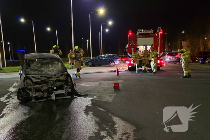 Voertuig vat vlam op voertuig van berger
