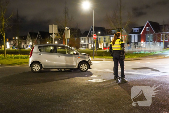 Auto's zwaar beschadigd na botsing op kruising