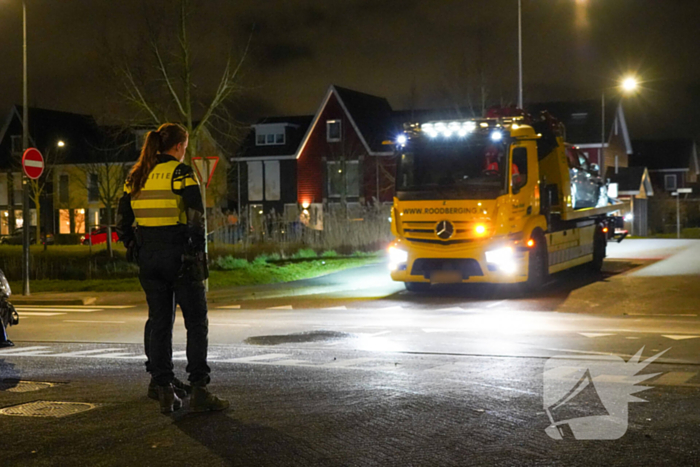 Auto's zwaar beschadigd na botsing op kruising