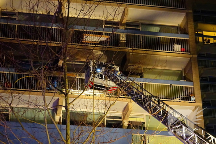 Deel van flat ontruimd wegens grote brand