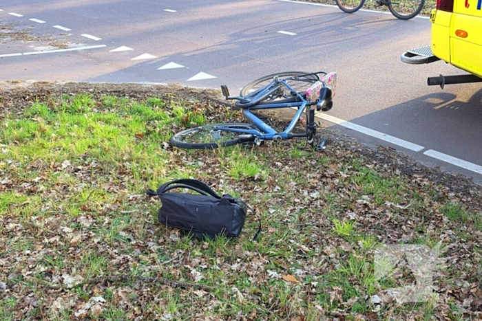 Scooterrijder en fietser botsen op fietspad