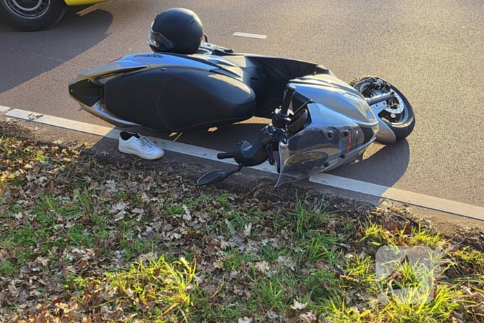 Scooterrijder en fietser botsen op fietspad