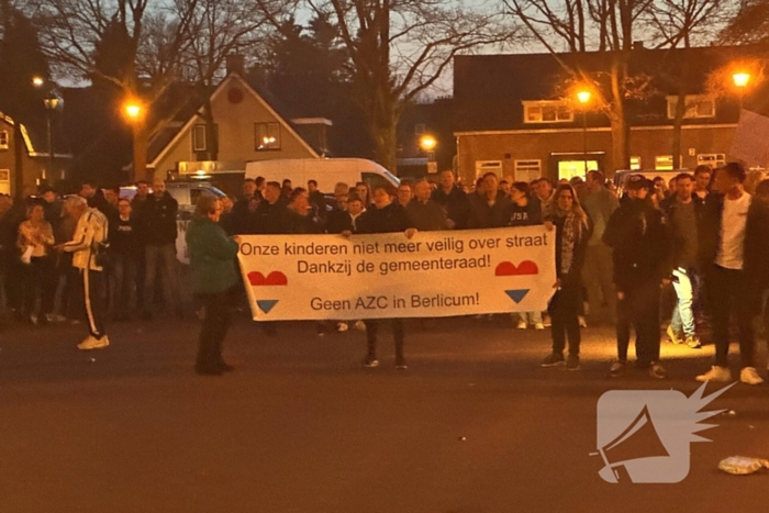Bewoners demonstreren tegen AZC