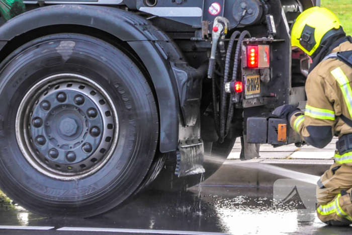 Brandmelding bij vrachtwagen door vastgelopen rem