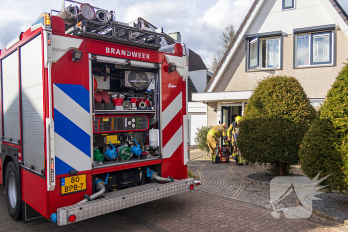 Bewoner naar ziekenhuis na accubrand in woning