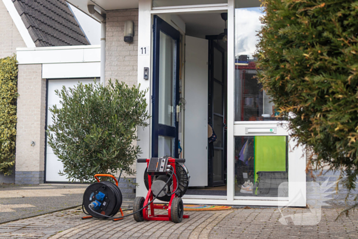 Bewoner naar ziekenhuis na accubrand in woning