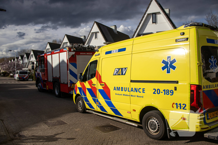 Bewoner naar ziekenhuis na accubrand in woning