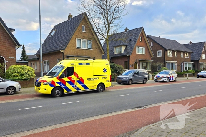 Fietser botst tegen openstaand portier