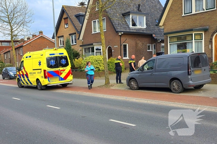 Fietser botst tegen openstaand portier