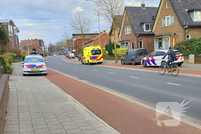 Fietser botst tegen openstaand portier