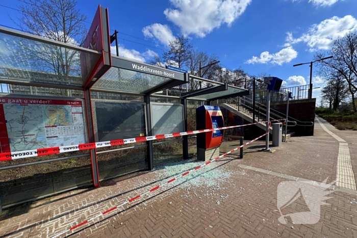 Halte bij NS-station volledig vernield