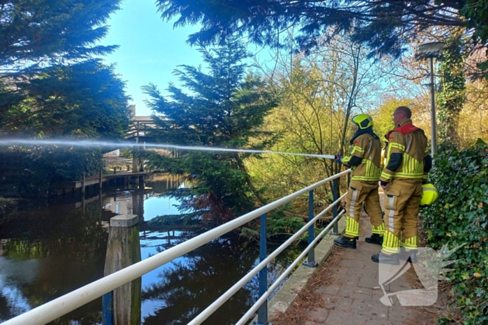 Brandweer blust buitenbrand