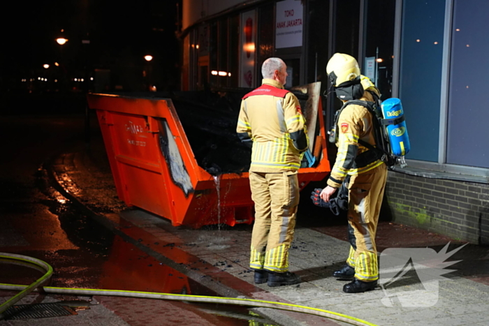 Brandweer ingezet voor brand in een afval container