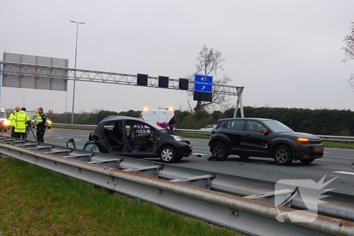 Vrouw komt om bij botsing tussen voertuigen