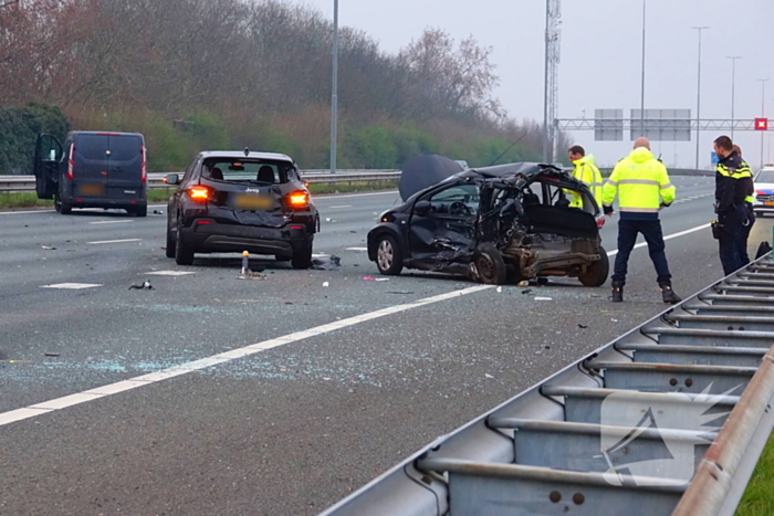 Vrouw komt om bij botsing tussen voertuigen