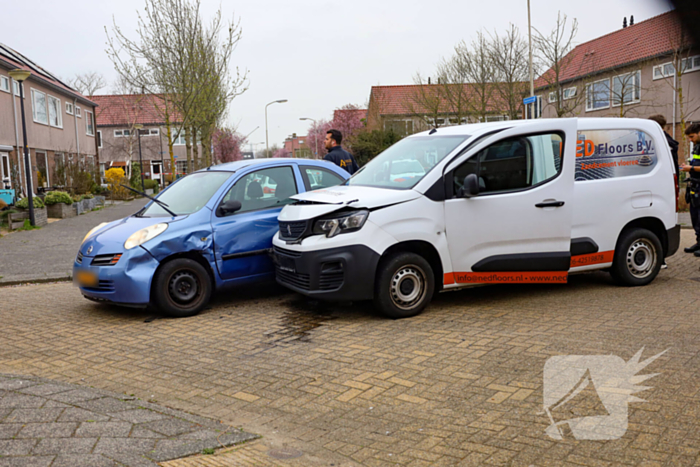 Ongeval tussen bestelbus en auto