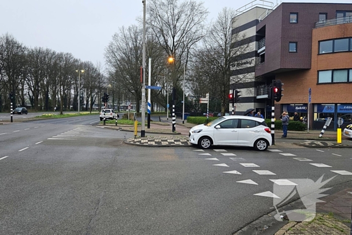 Geen gewonden na aanrijding bij kruising