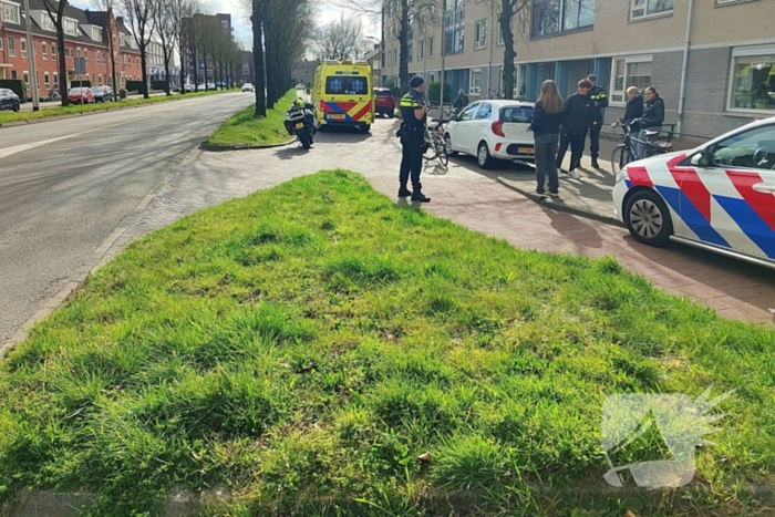 Vrouw op fiets gewond na val