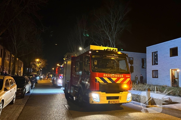 Brandweer blust brand in woning