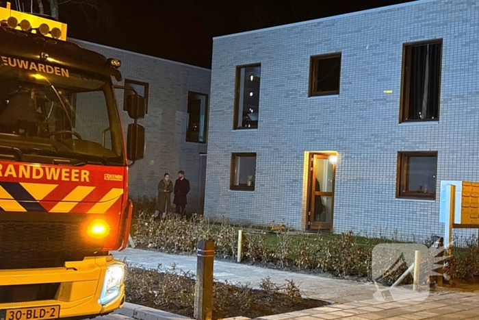 Brandweer blust brand in woning
