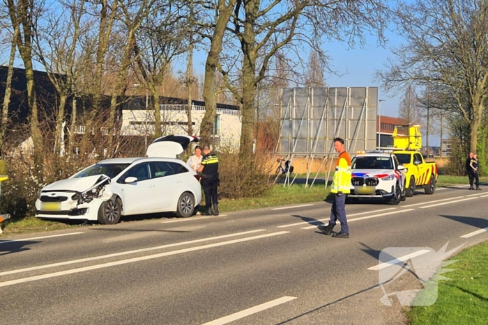 Twee voertuigen beschadigd bij aanrijding