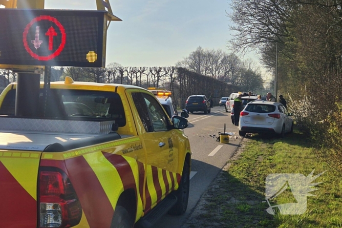Twee voertuigen beschadigd bij aanrijding