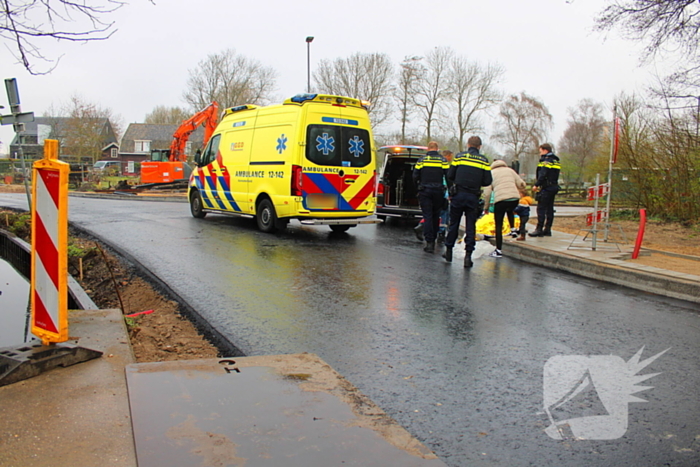 Fietser onderuit op glad wegdek