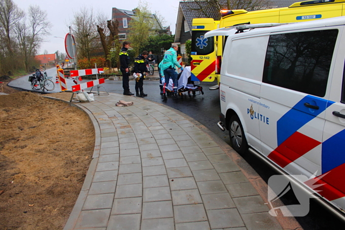 Fietser onderuit op glad wegdek