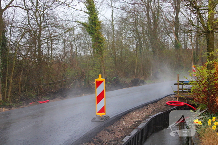 Fietser onderuit op glad wegdek