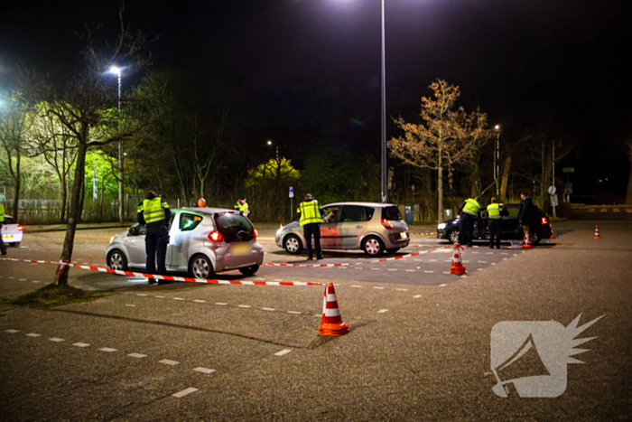 Grote verkeerscontrole op parkeerplaats, vele automobilisten gecontroleerd