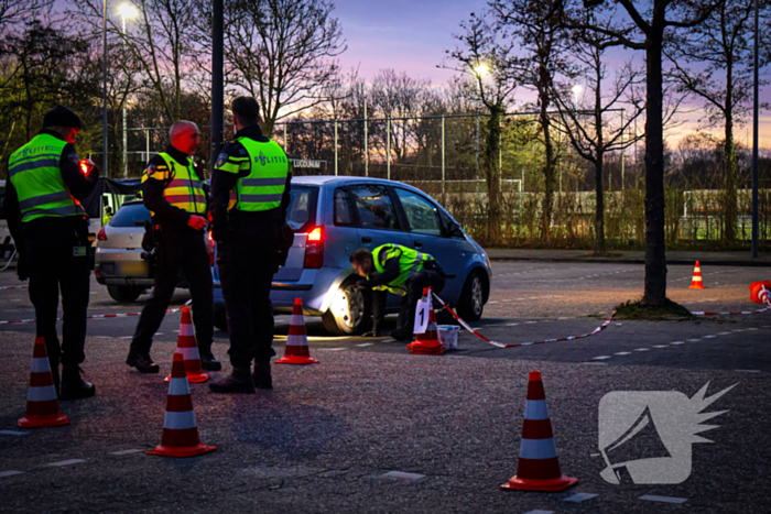 Grote verkeerscontrole op parkeerplaats, vele automobilisten gecontroleerd