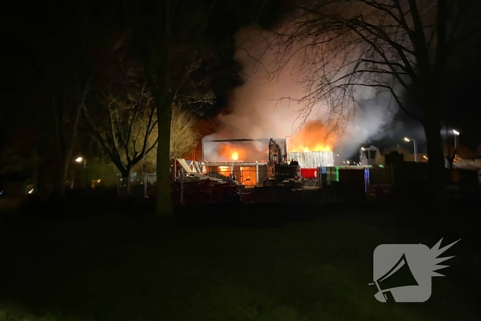 Oude brandweerkazerne gaat in vlammen op