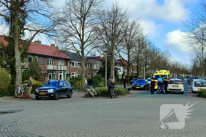 Voetganger komt in botsing met personenauto