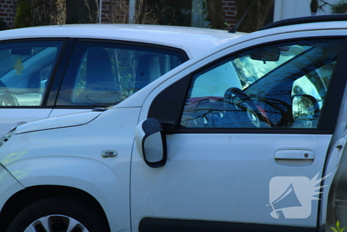 Voetganger komt in botsing met personenauto