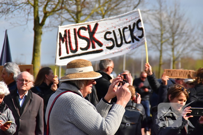 Grote opkomst bij demonstratie tegen Elon Musk en Tesla