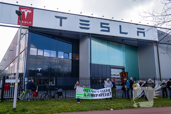 Grote opkomst bij demonstratie tegen Elon Musk en Tesla