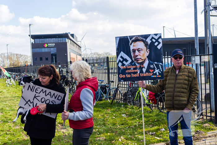 Grote opkomst bij demonstratie tegen Elon Musk en Tesla