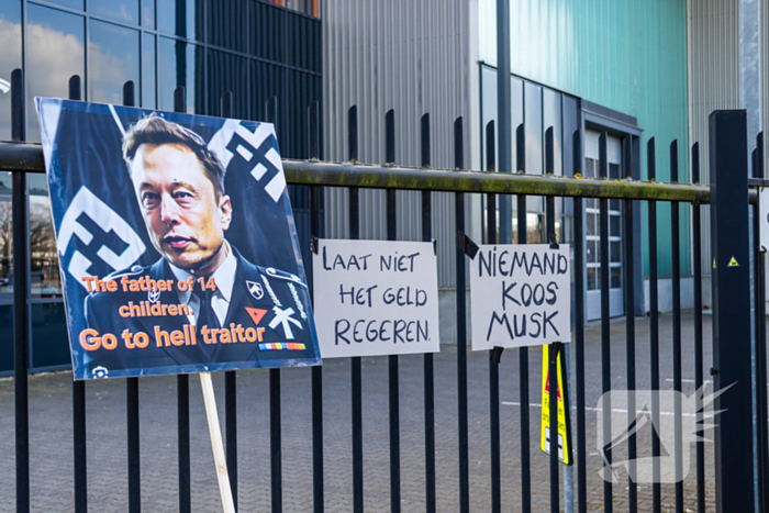 Grote opkomst bij demonstratie tegen Elon Musk en Tesla