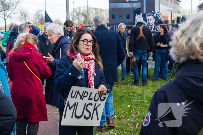 Grote opkomst bij demonstratie tegen Elon Musk en Tesla