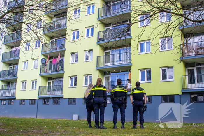 Brand in flatwoning snel onder controle