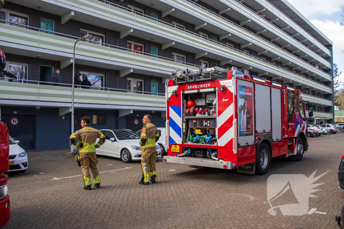 Brand in flatwoning snel onder controle