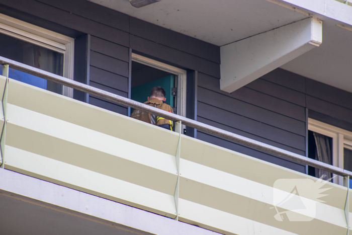 Brand in flatwoning snel onder controle