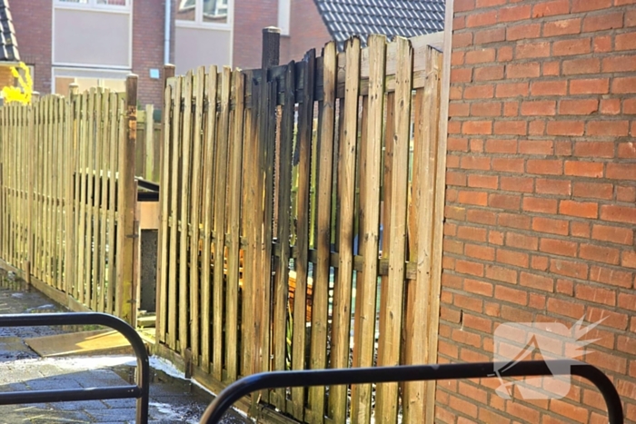 Brand in portiekflat snel onder controle