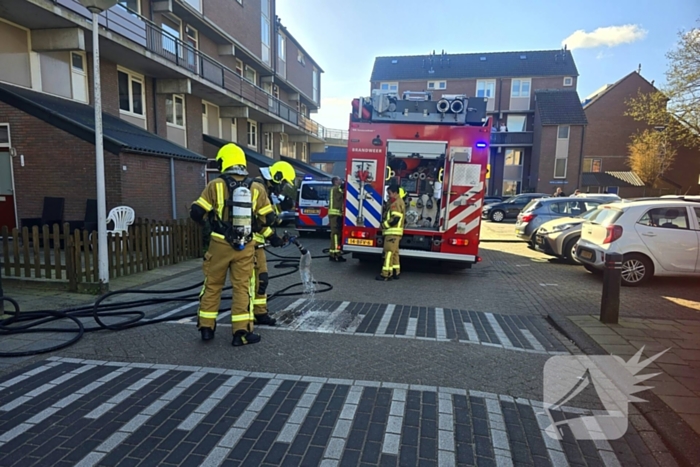 Brand in portiekflat snel onder controle