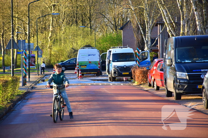 Straten onder water door gesprongen waterleiding