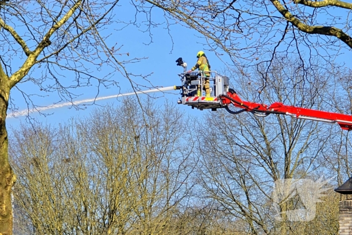 Brandweer groots ingezet bij brand in gebouw