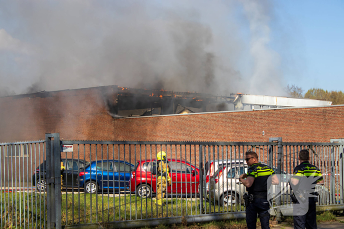 Brandweer groots ingezet bij brand in gebouw
