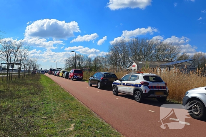 Afgebrokkelde kant van Valkenburgsemeer bedreigt gas en elektra leding