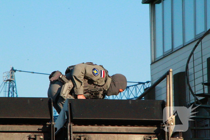 Arrestatieteam oefent op haventerrein